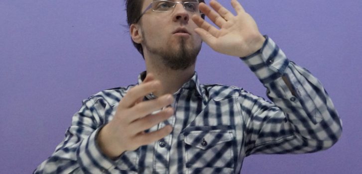 Mistrza Świata w układaniu kostki Rubika z zamkniętymi oczami w Olsztynie