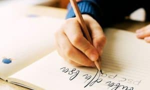 Dziecko myli litery. Odwrotnie pisze litery p, b, d. Lateralizacja
