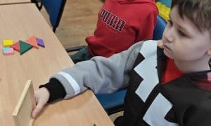 Jak poprawić koncentrację ucznia klas 2-4? Ćwiczenia dla dzieci i porady Akademii w Olsztynie